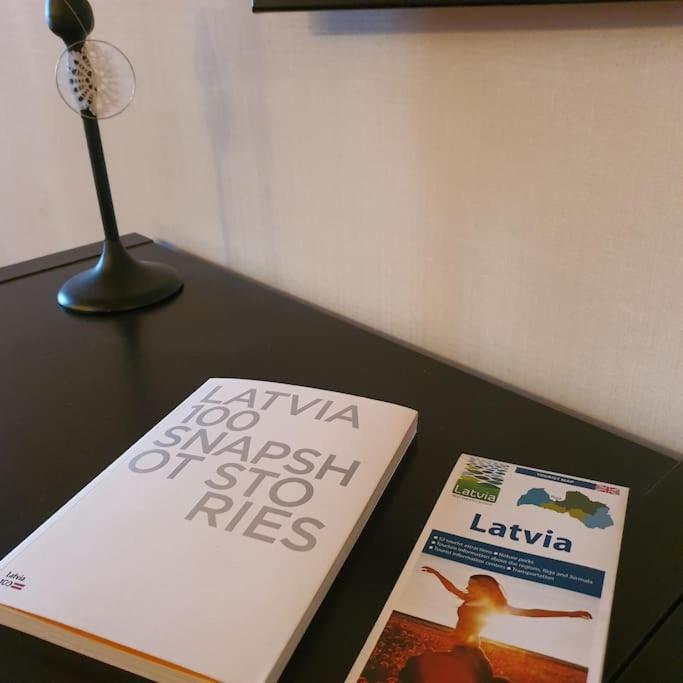 Studio Apartment And Free Airport Transfer Riga Luaran gambar