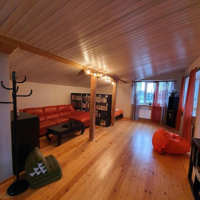 Studio Apartment And Free Airport Transfer Riga Luaran gambar